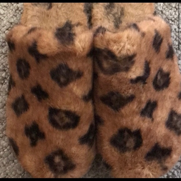 Women’s Slippers - Picture 2 of 3